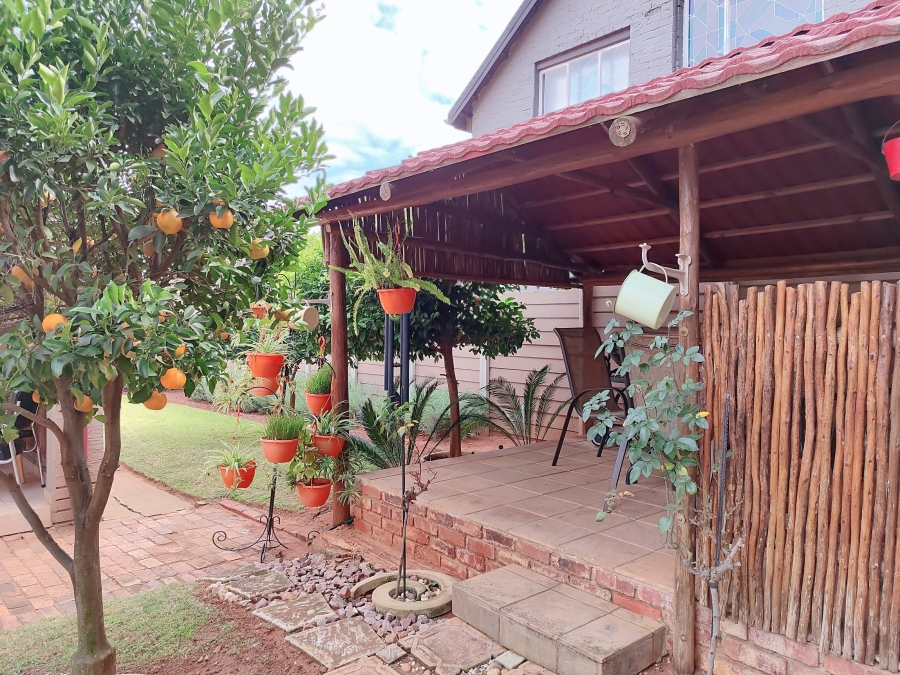 4 Bedroom Property for Sale in Wilkoppies North West
